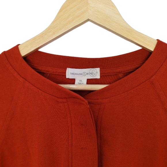 Treasure & Bond Hidden Placket Crop Henley Red Ochre, XL - Picture 6 of 6